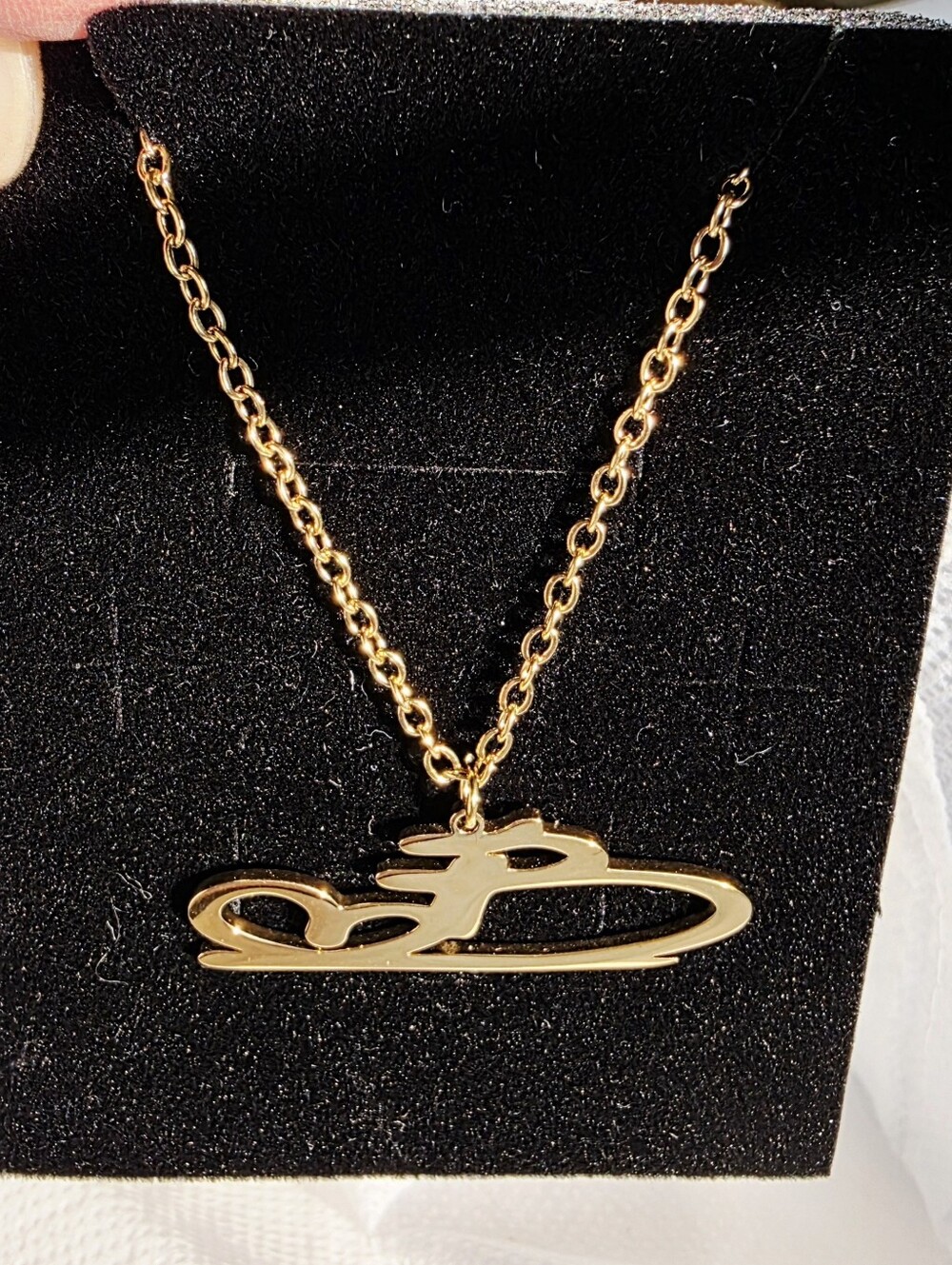 Elegant 18k Gold Plated On Stainless Steele Pendent "B"